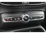 Volvo XC40 B4 Plus Dark | Trekhaak | Verwarmbare voorstoelen en voorruit | Premium audio by Harman Kardon | Apple carplay/Android auto | Adaptieve cruise control