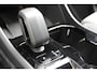 Volvo XC40 B4 Plus Dark | Trekhaak | Verwarmbare voorstoelen en voorruit | Premium audio by Harman Kardon | Apple carplay/Android auto | Adaptieve cruise control
