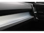 Volvo XC40 B4 Plus Dark | Trekhaak | Verwarmbare voorstoelen en voorruit | Premium audio by Harman Kardon | Apple carplay/Android auto | Adaptieve cruise control