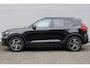 Volvo XC40 B4 Plus Dark | Trekhaak | Verwarmbare voorstoelen en voorruit | Premium audio by Harman Kardon | Apple carplay/Android auto | Adaptieve cruise control