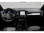Volvo XC40 B4 Plus Dark | Trekhaak | Verwarmbare voorstoelen en voorruit | Premium audio by Harman Kardon | Apple carplay/Android auto | Adaptieve cruise control