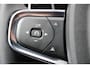 Volvo XC40 B4 Plus Dark | Trekhaak | Verwarmbare voorstoelen en voorruit | Premium audio by Harman Kardon | Apple carplay/Android auto | Adaptieve cruise control
