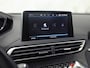 Peugeot 5008 1.2 PureTech Allure Sport Automaat (PANORAMADAK, APPLE CARPLAY, LEDER, STOELVERWARMING, 360 CAMERA, DRIVE SELECT, KEYLESS, GETINT GLAS, NIEUWSTAAT)