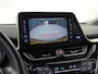 Toyota C-HR / C-HR+ 1.8 Hybrid Sport Automaat (NAVIGATIE, CAMERA, STUUR/STOELVERWARMING, GETINT GLAS, SPORTSTOELEN, ADAPTIVE CRUISE, KEYLESS, NIEUWSTAAT)