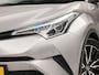 Toyota C-HR / C-HR+ 1.8 Hybrid Sport Automaat (NAVIGATIE, CAMERA, STUUR/STOELVERWARMING, GETINT GLAS, SPORTSTOELEN, ADAPTIVE CRUISE, KEYLESS, NIEUWSTAAT)