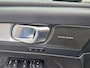 Volvo XC40 B4 Plus Dark met Lighting Pack (koplampen adaptief, koplampreiniging, matrix led koplampen, mistlampen voor) en Elektrisch glazen panorama-dak en trekhaak inklapbaar en nog veel meer.....