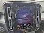 Volvo XC40 B4 Plus Dark met Lighting Pack (koplampen adaptief, koplampreiniging, matrix led koplampen, mistlampen voor) en Elektrisch glazen panorama-dak en trekhaak inklapbaar en nog veel meer.....