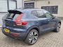 Volvo XC40 B4 Plus Dark met Lighting Pack (koplampen adaptief, koplampreiniging, matrix led koplampen, mistlampen voor) en Elektrisch glazen panorama-dak en trekhaak inklapbaar en nog veel meer.....