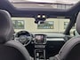 Volvo XC40 B4 Plus Dark met Lighting Pack (koplampen adaptief, koplampreiniging, matrix led koplampen, mistlampen voor) en Elektrisch glazen panorama-dak en trekhaak inklapbaar en nog veel meer.....