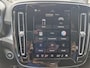 Volvo XC40 B4 Plus Dark met Lighting Pack (koplampen adaptief, koplampreiniging, matrix led koplampen, mistlampen voor) en Elektrisch glazen panorama-dak en trekhaak inklapbaar en nog veel meer.....