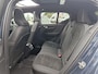 Volvo XC40 B4 Plus Dark met Lighting Pack (koplampen adaptief, koplampreiniging, matrix led koplampen, mistlampen voor) en Elektrisch glazen panorama-dak en trekhaak inklapbaar en nog veel meer.....