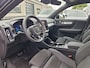 Volvo XC40 B4 Plus Dark met Lighting Pack (koplampen adaptief, koplampreiniging, matrix led koplampen, mistlampen voor) en Elektrisch glazen panorama-dak en trekhaak inklapbaar en nog veel meer.....