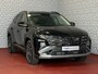 Hyundai Tucson NW AUTO 1.6 T-GDI PHEV N-LINE LEER 360.CAMERA ELEK.KLEP ELEK.STOEL/GEHEUGEN VERWARMD/KOELING SUBWFR 19"LMV ZWARTE HEMEL STUURVERW. PLUG IN HYBRIDE