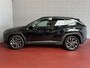 Hyundai Tucson NW AUTO 1.6 T-GDI PHEV N-LINE LEER 360.CAMERA ELEK.KLEP ELEK.STOEL/GEHEUGEN VERWARMD/KOELING SUBWFR 19"LMV ZWARTE HEMEL STUURVERW. PLUG IN HYBRIDE