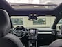 Volvo XC40 B4 Plus Dark met Lighting Pack (koplampen adaptief, koplampreiniging, matrix led koplampen, mistlampen voor) en Elektrisch glazen panorama-dak en trekhaak inklapbaar en nog veel meer.....