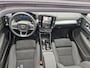 Volvo XC40 B4 Plus Dark met Lighting Pack (koplampen adaptief, koplampreiniging, matrix led koplampen, mistlampen voor) en Elektrisch glazen panorama-dak en trekhaak inklapbaar en nog veel meer.....