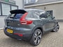 Volvo XC40 B4 Plus Dark met Lighting Pack (koplampen adaptief, koplampreiniging, matrix led koplampen, mistlampen voor) en Elektrisch glazen panorama-dak en trekhaak inklapbaar en nog veel meer.....