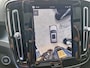 Volvo XC40 B4 Plus Dark met Lighting Pack (koplampen adaptief, koplampreiniging, matrix led koplampen, mistlampen voor) en Elektrisch glazen panorama-dak en trekhaak inklapbaar en nog veel meer.....
