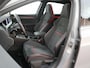 Volkswagen Golf GTI Clubsport 2.0 300pk TSI |dealer o.h|panoramadak|blind spot|ACC|sfeerverlichting|Apple Carplay|parkeer camera|stoelverwarming|IQ Light|19" estorill LMV|