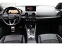 Audi Q2 35 TFSI 2x S-Line | Panoramadak | Matrix | Trekhaak | Elektrische kofferbak | Camera | Sfeerverlichting | Black optik |
