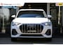Audi Q3 35 TFSI S line | Panorama | Trekhaak | Sport-chassis