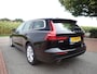 Volvo V60 2.0 B3 Momentum ACC / CARPLAY / CAMERA / STOEL + STUUR VERWARMING / KEYLESS