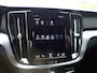 Volvo V60 2.0 B3 Momentum ACC / CARPLAY / CAMERA / STOEL + STUUR VERWARMING / KEYLESS