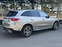 Mercedes-Benz GLC 300e AMG // Panoramadak // Trekhaak // Achterbank Verwarming // 360 Camera // Memory // Carplay // Night Pakket