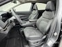 Nissan Ariya e-4ORCE Evolve 91 kWh / 4WD / Leder / Head- Up Display / Warmtepomp / 10 Jaar Nissan More Garantie / Stoelverwarming voor en achter / Schuif-Kantel Dak / Stoelventilatie / Stuurverwarming / Rondomzicht camera / Elektrisch Verstelbare Stoelen met Geheugen / Elektrische Achterklep / Adaptief Cruise Control / Apple Carplay & Android Auto /
