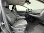 Nissan Ariya e-4ORCE Evolve 91 kWh / 4WD / Leder / Head- Up Display / Warmtepomp / 10 Jaar Nissan More Garantie / Stoelverwarming voor en achter / Schuif-Kantel Dak / Stoelventilatie / Stuurverwarming / Rondomzicht camera / Elektrisch Verstelbare Stoelen met Geheugen / Elektrische Achterklep / Adaptief Cruise Control / Apple Carplay & Android Auto /