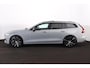 Volvo V60 T8 Recharge AWD Plus Dark - Panorama/schuifdak - IntelliSafe Assist & Surround - 360º Camera - Harman/Kardon audio - Verwarmde voorstoelen, stuur & achterbank - Parkeersensoren voor & achter - Elektr. bedienb. voorstoelen met geheugen - Head up display - Extra getint glas - Inklapbare trekhaak - 18' LMV