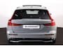 Volvo V60 T8 Recharge AWD Plus Dark - Panorama/schuifdak - IntelliSafe Assist & Surround - 360º Camera - Harman/Kardon audio - Verwarmde voorstoelen, stuur & achterbank - Parkeersensoren voor & achter - Elektr. bedienb. voorstoelen met geheugen - Head up display - Extra getint glas - Inklapbare trekhaak - 18' LMV
