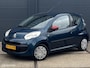 Citroën C1 1.0-12V Ambiance 3 deurs - APPLE CARPLAY - PARKEERSENSOREN - ACHTERSPOILER - MIDDENARMSTEUN - EL. RAMEN - CPV - BLUETOOTH - STUURBEKRACHTIGING - 2E EIGENAAR - NL AUTO - NIEUWE APK BIJ AFLEVERING -