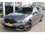 BMW 3-Serie Touring (g21) 320i 184PK M-SPORT SHADOW LINE Panodak | Trekhaak | Navi | Adapt.Cruise | Harman Kardon | Head Up | 19 Inch Lm | Live Cockpit | Sfeerverl. |