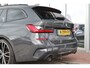 BMW 3-Serie Touring (g21) 320i 184PK M-SPORT SHADOW LINE Panodak | Trekhaak | Navi | Adapt.Cruise | Harman Kardon | Head Up | 19 Inch Lm | Live Cockpit | Sfeerverl. |