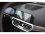 BMW 3-Serie Touring (g21) 320i 184PK M-SPORT SHADOW LINE Panodak | Trekhaak | Navi | Adapt.Cruise | Harman Kardon | Head Up | 19 Inch Lm | Live Cockpit | Sfeerverl. |