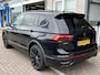 Volkswagen Tiguan Allspace 1.5 TSI R-Line Business+ 7p. / AUTOMAAT/ PANO/ TREKHAAK/ APP-CONNECT/ ACC/ PARK.SENSOR. + CAMERA/ STOELVERWARM./ HARMAN&KARDON/ ELEK.ACHTERKLEP/ HEAD-UP/ KEYLESS/ NAVI/ DAB/ CLIMA/ LED