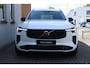 Volvo XC90 T8 Plug-in hybrid AWD Ultra Dark | Luchtvering | Panoramadak | Trekhaak | Premium audio by Bowers & Wilkins | Verwarmbare voorstoelen met massagefunctie | Head-up display | 360 graden camera |