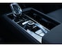 Volvo XC90 T8 Plug-in hybrid AWD Ultra Dark | Luchtvering | Panoramadak | Trekhaak | Premium audio by Bowers & Wilkins | Verwarmbare voorstoelen met massagefunctie | Head-up display | 360 graden camera |
