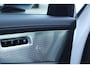 Volvo XC90 T8 Plug-in hybrid AWD Ultra Dark | Luchtvering | Panoramadak | Trekhaak | Premium audio by Bowers & Wilkins | Verwarmbare voorstoelen met massagefunctie | Head-up display | 360 graden camera |