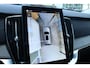 Volvo XC90 T8 Plug-in hybrid AWD Ultra Dark | Luchtvering | Panoramadak | Trekhaak | Premium audio by Bowers & Wilkins | Verwarmbare voorstoelen met massagefunctie | Head-up display | 360 graden camera |