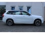 Volvo XC90 T8 Plug-in hybrid AWD Ultra Dark | Luchtvering | Panoramadak | Trekhaak | Premium audio by Bowers & Wilkins | Verwarmbare voorstoelen met massagefunctie | Head-up display | 360 graden camera |