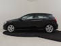 Mercedes-Benz A-klasse 180 Business Solution AMG | Cruise control | Climate control | Sport stoelen | Apple carplay Android auto | Elecktr ramen | LED | 17"LMV