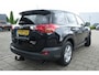 Toyota RAV4 2.0 Dynamic 4WD Handgeschakeld | Climate control met 2 gescheiden klimaatzones | Toyota Touch® 2 met 6 speakers | parkeerhulpcamera achter | lichtsensor (automatische verlichting) | automatisch dimmen