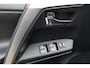 Toyota RAV4 2.0 Dynamic 4WD Handgeschakeld | Climate control met 2 gescheiden klimaatzones | Toyota Touch® 2 met 6 speakers | parkeerhulpcamera achter | lichtsensor (automatische verlichting) | automatisch dimmen