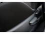 Toyota RAV4 2.0 Dynamic 4WD Handgeschakeld | Climate control met 2 gescheiden klimaatzones | Toyota Touch® 2 met 6 speakers | parkeerhulpcamera achter | lichtsensor (automatische verlichting) | automatisch dimmen