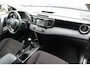 Toyota RAV4 2.0 Dynamic 4WD Handgeschakeld | Climate control met 2 gescheiden klimaatzones | Toyota Touch® 2 met 6 speakers | parkeerhulpcamera achter | lichtsensor (automatische verlichting) | automatisch dimmen
