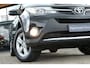 Toyota RAV4 2.0 Dynamic 4WD Handgeschakeld | Climate control met 2 gescheiden klimaatzones | Toyota Touch® 2 met 6 speakers | parkeerhulpcamera achter | lichtsensor (automatische verlichting) | automatisch dimmen
