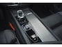 Volvo V60 2.0 B3 Plus Dark l Elektrisch verstelbare voorstoelen + geheugen l 360 graden camera l Harman & Kardon Premium audiosysteem l Trekhaak l Verwarmbare voorstoelen + stuur l Adaptieve cruise control + Pilot Assist l