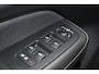Volvo V60 2.0 B3 Plus Dark l Elektrisch verstelbare voorstoelen + geheugen l 360 graden camera l Harman & Kardon Premium audiosysteem l Trekhaak l Verwarmbare voorstoelen + stuur l Adaptieve cruise control + Pilot Assist l
